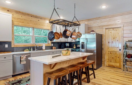 Greenville Cabin | Waterfront-Private Dock-Large Group