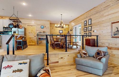 Greenville Cabin | Waterfront-Private Dock-Large Group