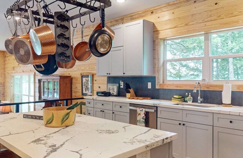 Greenville Cabin | Waterfront-Private Dock-Large Group