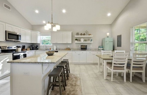 Gulfport House | Waterfront|Private Dock & Boat Launch|Sleeps 8|Your Serene Waterfront Escape!