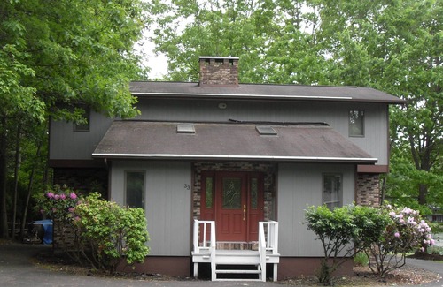 Treasure Lake House | Waterfront Property, Sleeps Six, Fun And Safe Community!