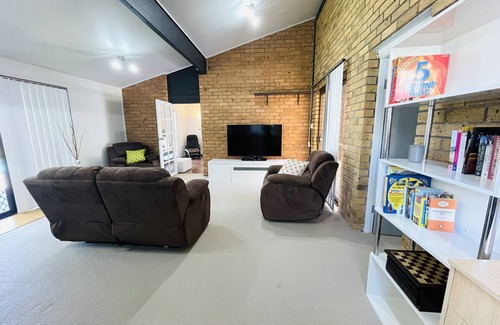 Bolton Point House | Waterfront Reserve - entire home