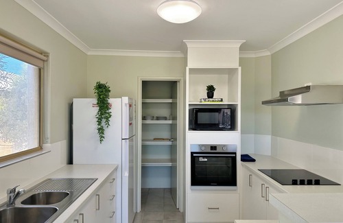 Kalbarri Villa | Waterfront Resort | Sleeps 7 | Pool