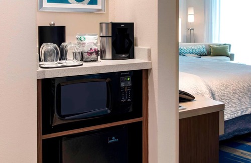 Marathon Hotel | Waterfront Resort Stay w/Pool Access & Marina Views