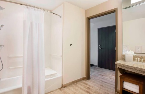 Marathon Hotel | Waterfront Resort Stay w/Pool Access & Marina Views