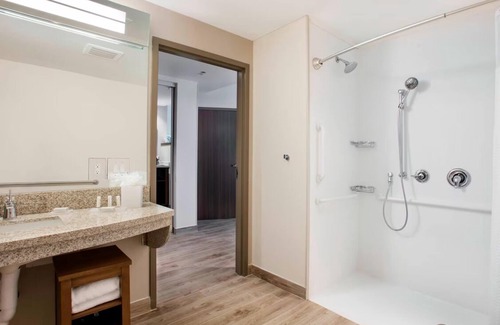 Marathon Hotel | Waterfront Resort Stay w/Pool Access & Marina Views