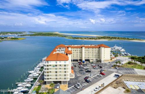 Morehead City House | Waterfront Resort , World Class Marina & Slip