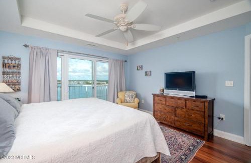 Morehead City House | Waterfront Resort , World Class Marina & Slip