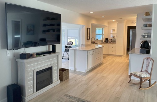 Southside Rural Community House | Waterfront retreat centrally located between Tampa, Sarasota and St. Petersburg.