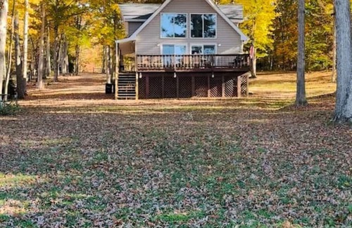Mineral House | Waterfront Retreat, Sandy Beach, Private Dock, Kayaks, and more!
