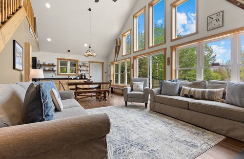 Idlewild House | Waterfront Retreat Private Yard & Fire Pit