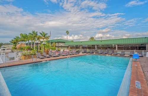 Trailer Estates Apartment | Waterfront Room, Heated Pool, Big TV, Bunk Beds, Tiki Bar & Grill