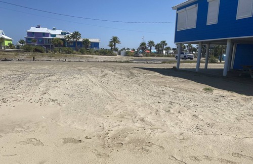 Grand Isle RV Rental | Waterfront RV Lot in upscale neighborhood, water, electric, sewage provided