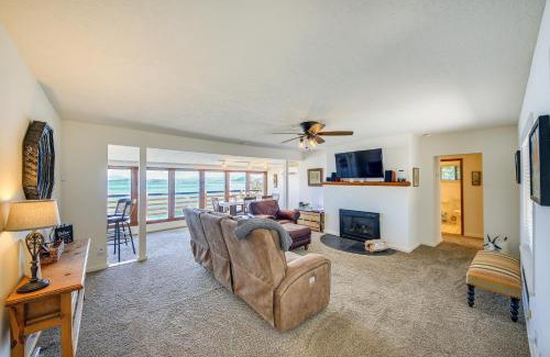 Sandpoint House | Waterfront Sagle Retreat with Hot Tub and Fireplace