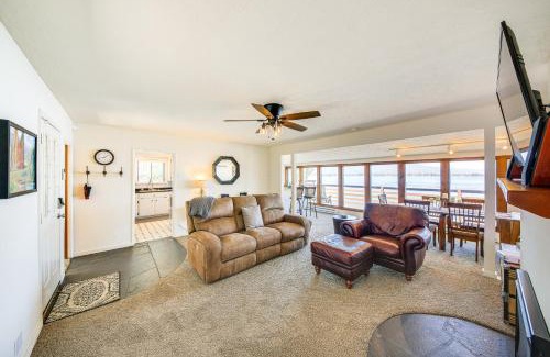 Sandpoint House | Waterfront Sagle Retreat with Hot Tub and Fireplace