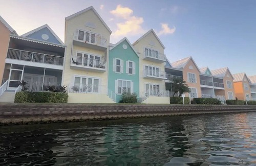 Grand Harbour Condo | Waterfront Sanctuary Grande 4Bed 4Bath Pool Patio