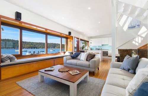 Scotland Island House | Waterfront Scotland Island Holiday Home - Family & Pet Friendly - 3 Bedrooms - Wifi - Netflix - Private Jetty