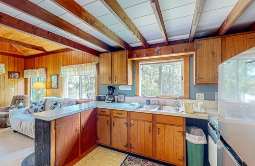 Bristol Cottage | Waterfront secluded cottage with lake access, grill, outdoor shower, & streaming