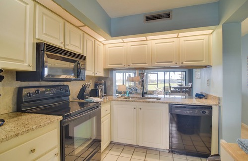 Isla del Sol Villa | Waterfront St Petersburg Villa w/Free WiFi