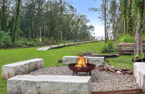 St. Georges Basin House | Waterfront Stay, Pet Friendly 1 Night Stays!