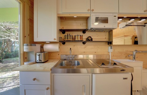 Bradenton Apartment | Waterfront Studio < 1 Mi to Downtown Bradenton!