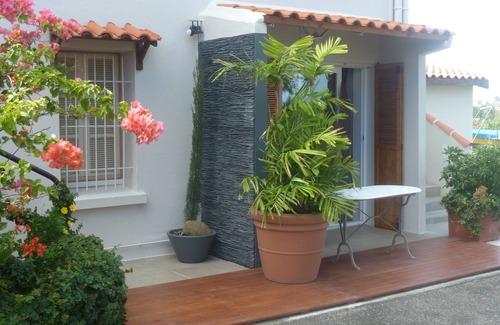 Noumea Apartment | Waterfront studio in Nouméa, Lagoon view for 2 people