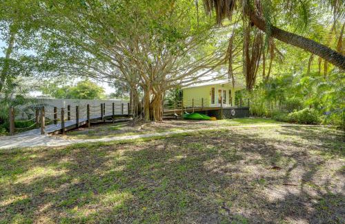 Bradenton Apartment | Waterfront Studio Less Than 1 Mi to Downtown Bradenton!