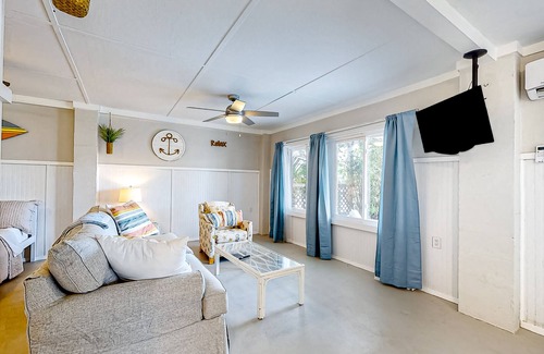 Perdido Key Coves One Apartment | Waterfront studio steps from beach with tennis/boat dock access & patio