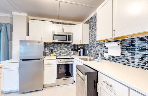 Perdido Key Coves One Apartment | Waterfront studio steps from beach with tennis/boat dock access & patio