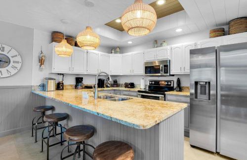 Sunrise Beach House | Waterfront Sunrise Beach Rental with Private Dock