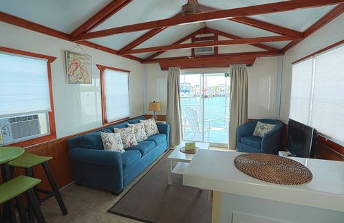 Tavernier Boat Rental | Waterfront Sunset View Aqua Villa at Conch Shell @ Mangrove Resort LLC