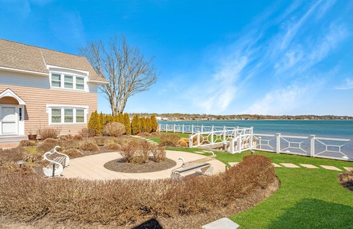 Hampton Bays House | WATERFRONT TOWNHOUSE - A SLICE OF HEAVEN