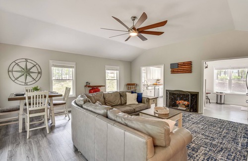 Townville House | Waterfront Townville Home w/Hot Tub + Dock!
