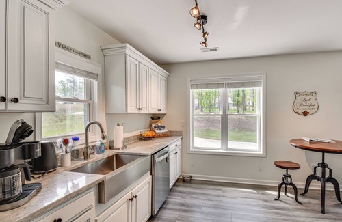 Townville House | Waterfront Townville Home w/Hot Tub + Dock!