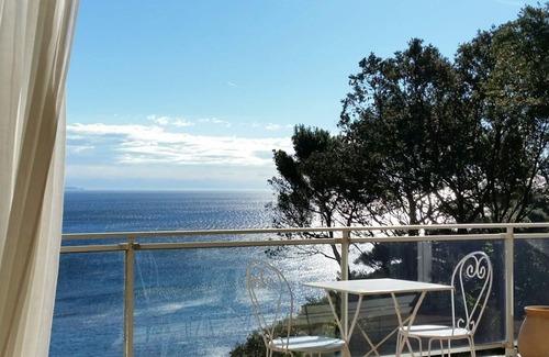 Cap Benat Villa | WATERFRONT VILLA IN PRIVATE ESTATE AND JANITOR OF CAP BÉNAT