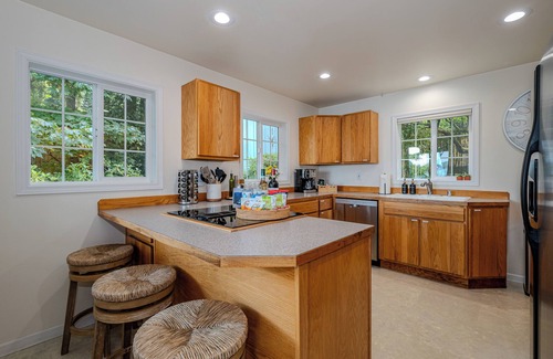 Burley House | Waterfront Vashon Island Home, Beach Access & View