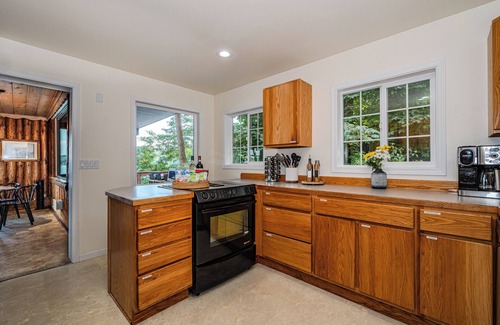 Burley House | Waterfront Vashon Island Home, Beach Access & View