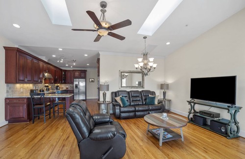 Oriental House | Waterfront Views & Boat Slip, Blackwell Point #B
