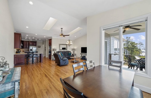 Oriental House | Waterfront Views & Boat Slip, Blackwell Point #B