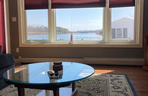 Cedarcroft House | Waterfront views from the pool