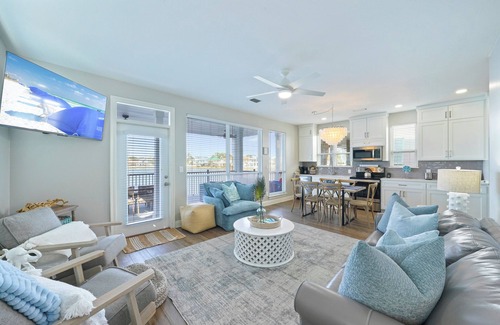 Fort Walton Beach - Destin Villa | Waterfront Villa-Beach Service-Steps to Ocean-Pool