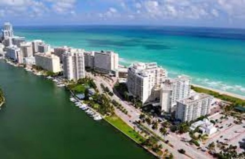 Northeast Miami Villa | Waterfront Villa