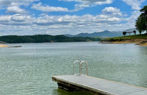 Dandridge House | Waterfront Vista