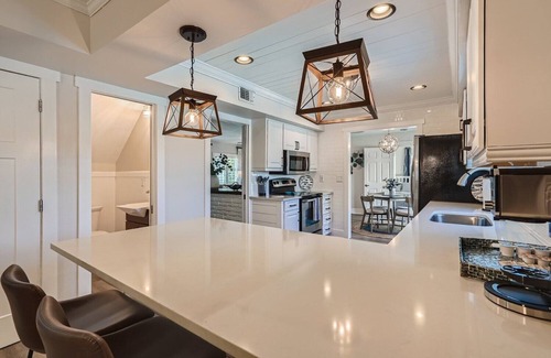 Bay Crest Park House | Waterfront w/Heated Pool. Kayak out to the Tampa Bay