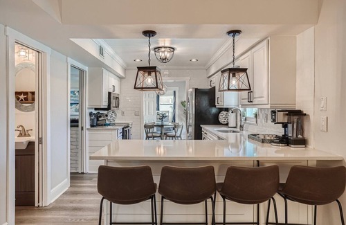 Bay Crest Park House | Waterfront w/Heated Pool. Kayak out to the Tampa Bay