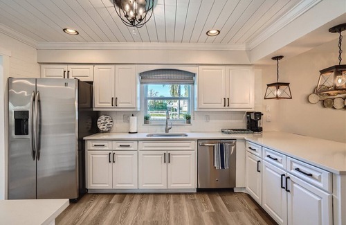 Bay Crest Park House | Waterfront w/Heated Pool. Kayak out to the Tampa Bay