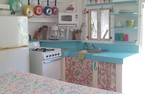 Gregory Town Cottage | WATERFRONT W/POOL, STARFISH