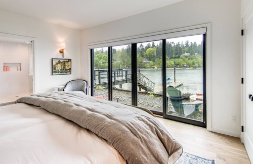 Rollingbay House | Waterfront w/ Dock Near Fay Bainbridge Park