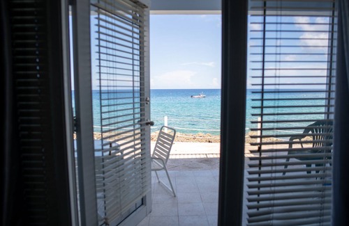 George Town Condo | Waterfront with gorgeous views and direct access to the sea and George Town!