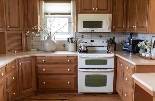 Fertility Cottage | Waterfront with Wood Fireplace + Outdoor Firepit + Paddleboat +1 mile to outlets